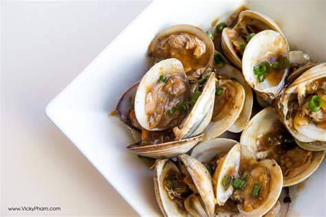 stir-fried-clams-in-black-bean-sauce-oc-xao-gung-dau image