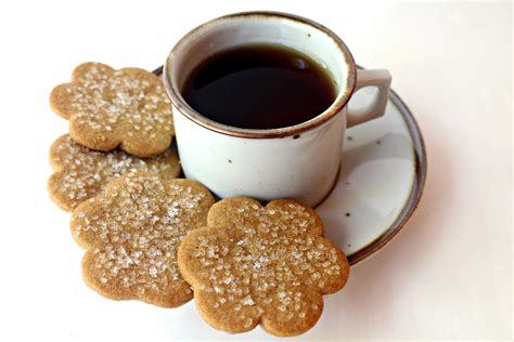 cinnamon-snap-cookies-the-monday-box image