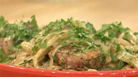 fennel-and-onion-chicken-recipe-rachael-ray-show image