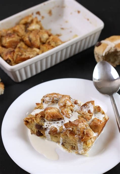 hot-cross-bun-bread-and-butter-pudding-easy-cheesy image