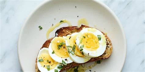 31-healthy-breakfast-toast-recipes-to-brighten-your image