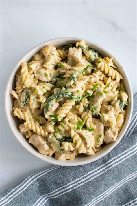 chicken-spinach-alfredo-recipe-15-minute-pasta-hint image