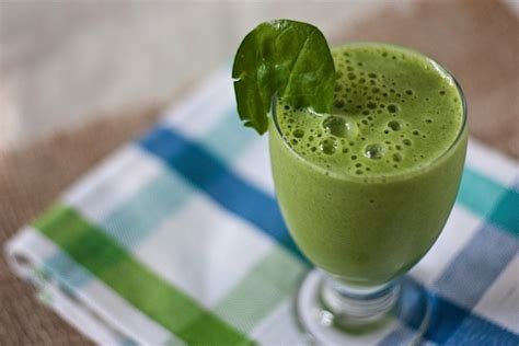 green-monster-smoothie-basic-recipe-and-tips-the image