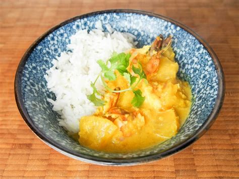 pineapple-shrimp-curry-nyonya-style-carolines-cooking image
