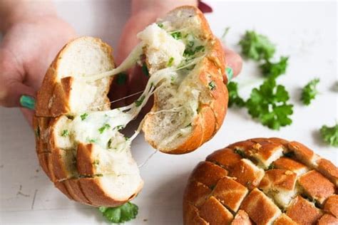 garlic-stuffed-bread-pull-apart-mozzarella-bread image