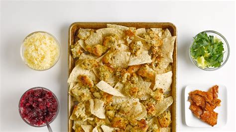 how-to-make-nachos-with-thanksgiving-leftovers image