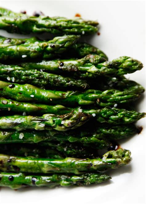 grilled-asparagus-with-reduced-balsamic-vinegar image