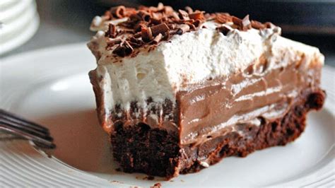 homemade-chocolate-pudding-pie-with-brownie-crust image