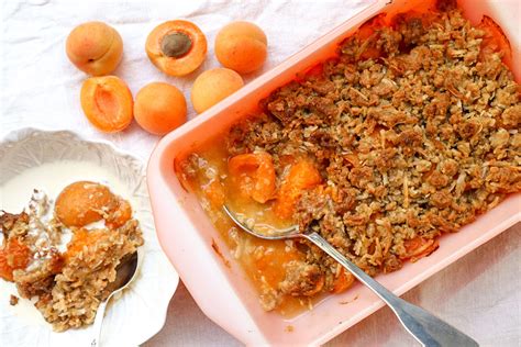 apricot-crumble-with-coconut-crumble-topping-my image