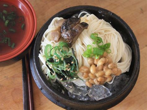 cold-somen-noodles-with-dipping-sauce-recipe-serious image