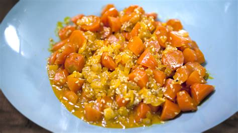 glazed-carrots-with-toasted-sesame-seeds-food image