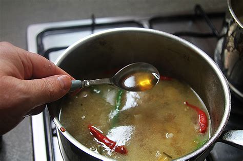 thai-tom-yum-gai-hot-and-sour-soup-the-curry-guy image
