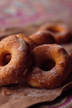 do-it-yourself-easy-biscuit-dough-donuts-recipe-paula image