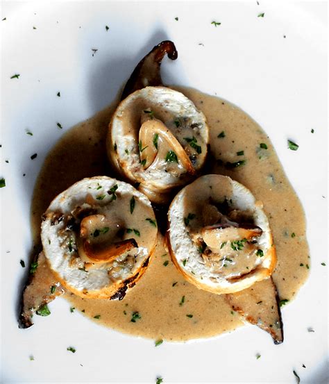roquefort-and-mushroom-chicken-roulade-epicures image