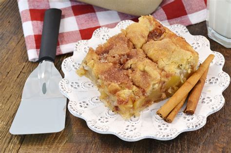 apple-pie-snickerdoodle-bars-recipe-rada-cutlery image