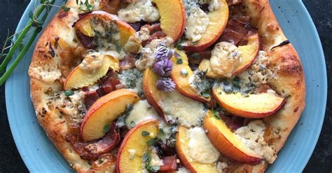 bacon-blue-cheese-peach-pizza-with-semolina image