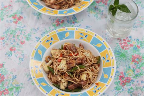 the-wide-wide-world-of-the-filipino-pancit-guisado image