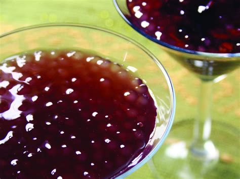 sagu-de-vinho-tinto-tapioca-pearls-in-red-wine image