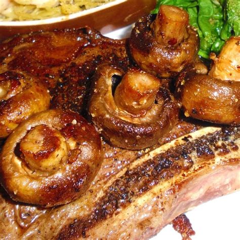 seared-rib-eye-steak-with-horseradish-sauce-bigoven image