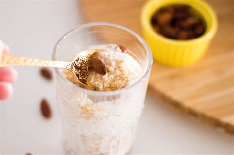 almond-overnight-oats-an-easy-breakfast-easy image