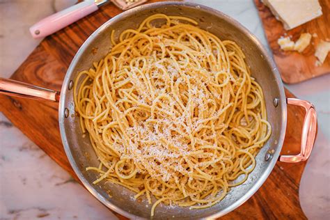the-best-garlic-noodles-recipe-video-seonkyoung image