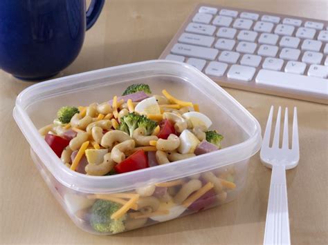 lunchbox-broccoli-ham-salad-barilla image