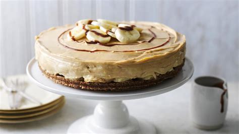 banoffee-cheesecake-with-chocolate-sauce-recipe-bbc-food image