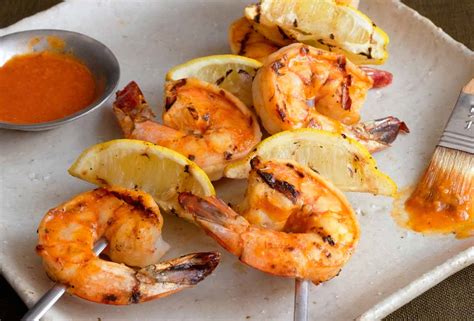 grilled-shrimp-with-piri-piri-sauce-recipe-leites-culinaria image