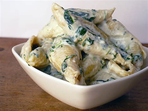 spinach-gorgonzola-pasta-food-people-want image