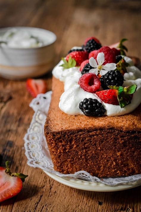 breton-pound-cake-quatre-quarts-with-berries-and image