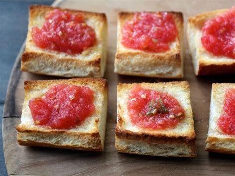 pan-con-tomate-spanish-style-toast-with-tomato image