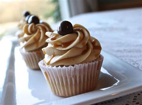 heavenly-coffee-cupcakes-salted-caramel-frosting image