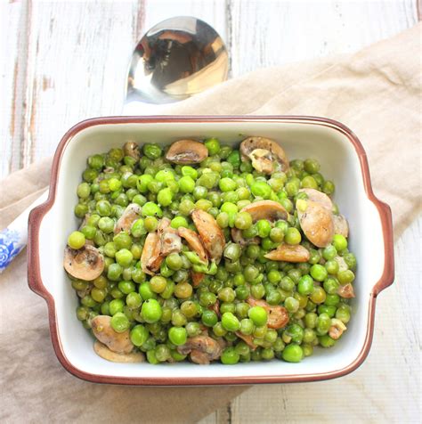 creamy-peas-with-mushrooms-and-garlic-palatable image