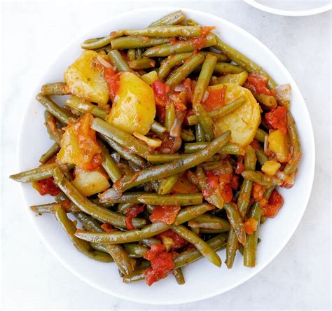 authentic-greek-green-beans-fasolakia-lathera-olive-tomato image