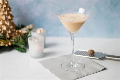 white-christmas-dream-cocktail-recipe-with-vodka image