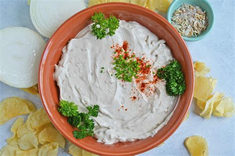 french-onion-dip-a-quick-easy-party-dip-using image