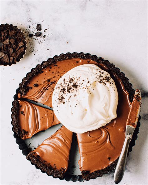 no-bake-chocolate-tart-foodess image