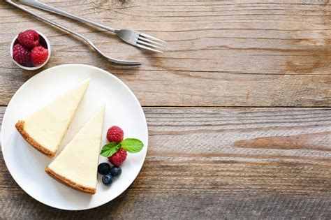recipe-lindys-strawberry-glazed-cheesecake image