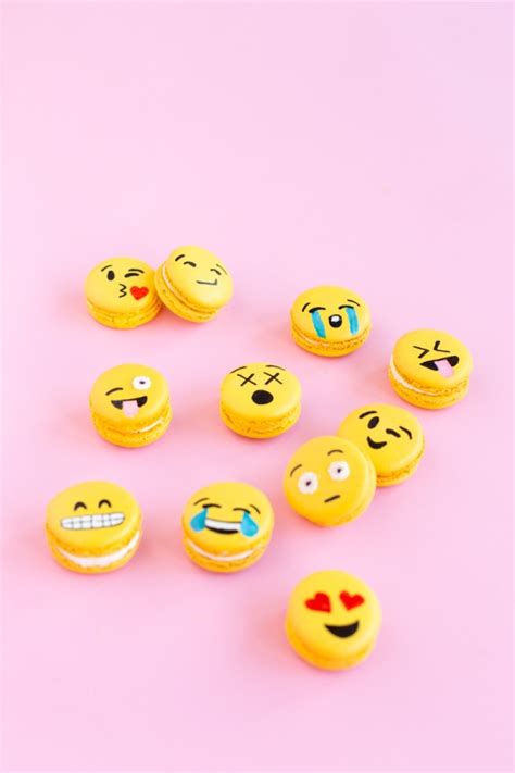 diy-emoji-macarons-studio-diy image