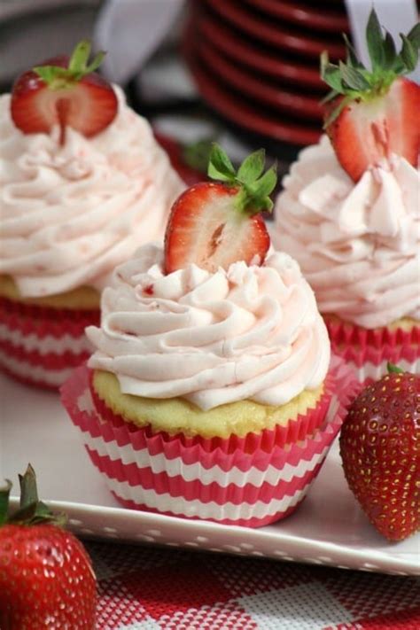 strawberries-and-cream-cupcakes-recipe-ottawa image