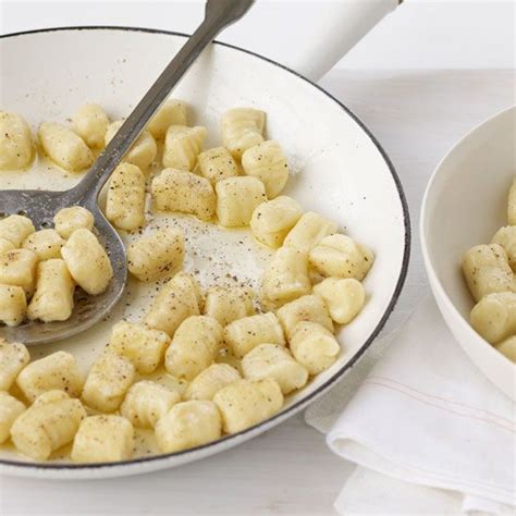 potato-gnocchi-with-butter-and-cheese image