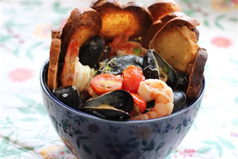 tuscan-steamed-mussels-and-shrimp-girl image