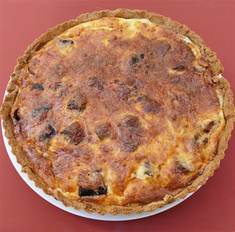 sausage-and-caramelised-red-onion-quiche image