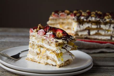 recipe-no-bake-banana-split-icebox-cake image