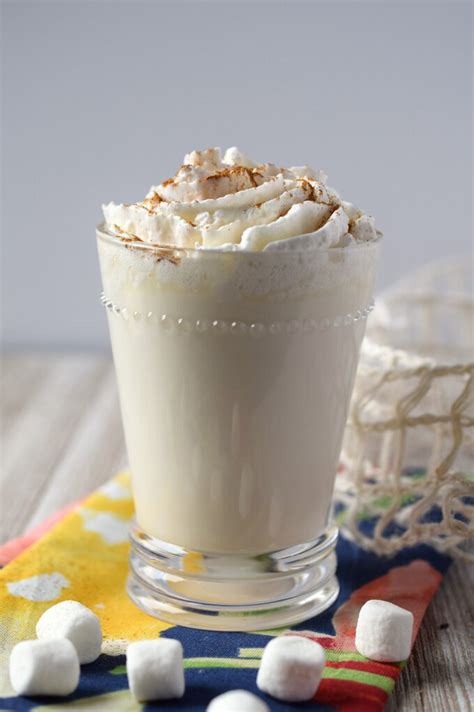 cinnamon-dolce-white-hot-chocolate-snacks-and-sips image