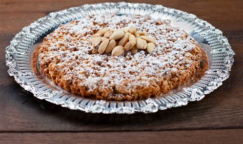 giant-almond-crumb-biscuit-ctv image
