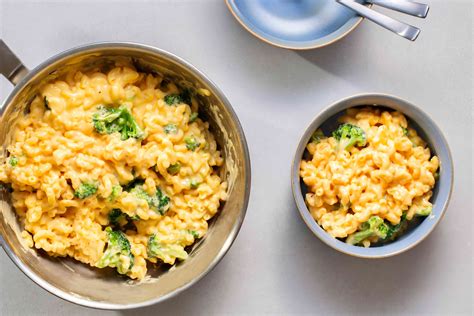 one-pan-broccoli-macaroni-and-cheese-recipe-the image