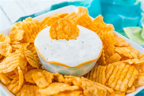 the-best-3-ingredient-chip-dip-the-love-nerds image