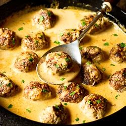 caramelized-onion-meatballs-in-sauce-whatsinthepan image