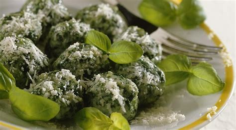 spinach-and-ricotta-balls-with-parmesan image